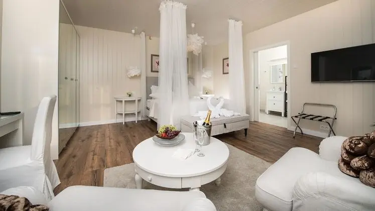 Junior Suite with Hot Tub Access