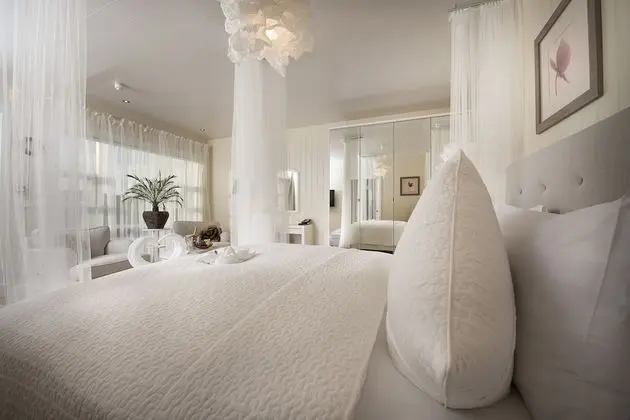 Junior Suite with Hot Tub Access