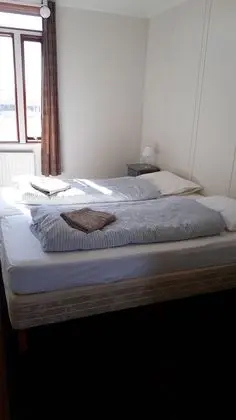 İki Ayrı Yataklı Oda, Ortak Banyo