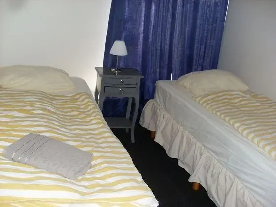 İki Ayrı Yataklı Oda, Ortak Banyo