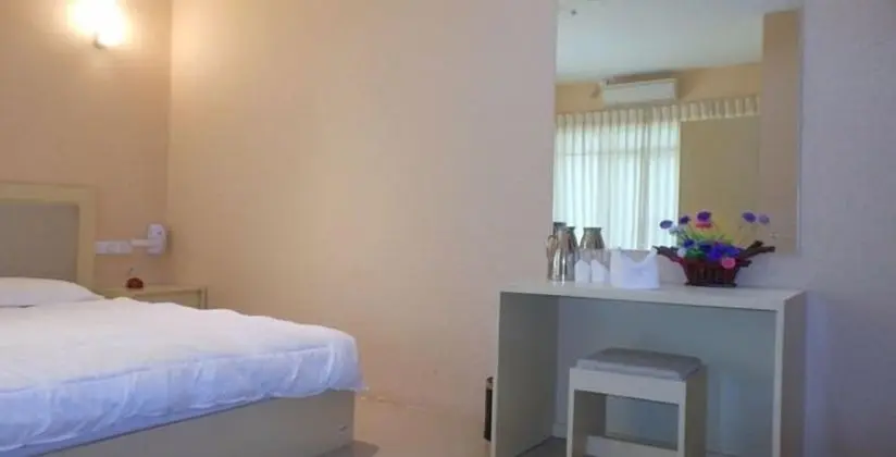 Standard Üç Kişilik Oda, 1 Yatak Odası, Havuz Manzaralı