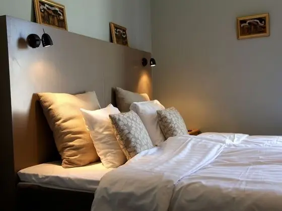 Tek Büyük veya İki Ayrı Yataklı Oda, Ortak Banyo