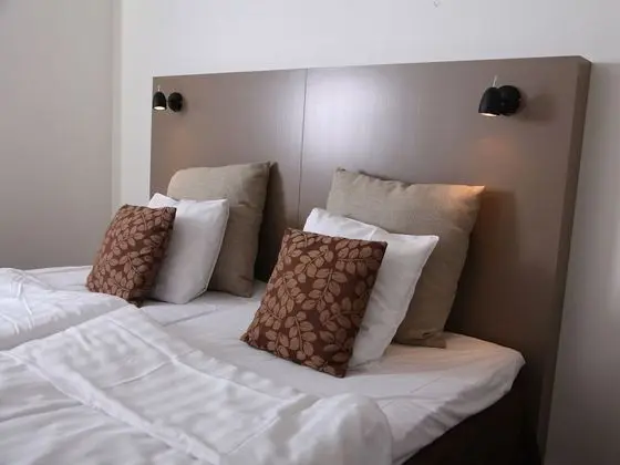 Tek Büyük veya İki Ayrı Yataklı Oda, Ortak Banyo