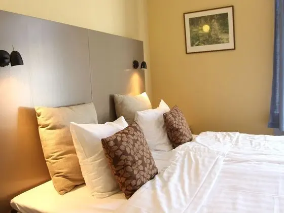 Tek Büyük veya İki Ayrı Yataklı Oda, Ortak Banyo