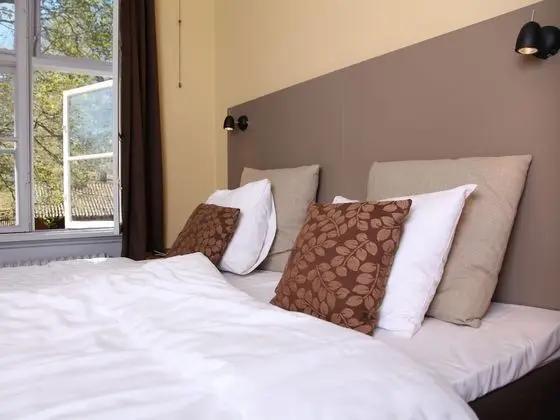 Tek Büyük veya İki Ayrı Yataklı Oda, Ortak Banyo