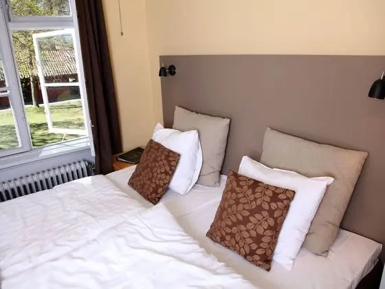 Tek Büyük veya İki Ayrı Yataklı Oda, Ortak Banyo