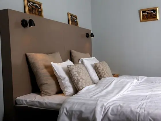 Tek Büyük veya İki Ayrı Yataklı Oda, Ortak Banyo