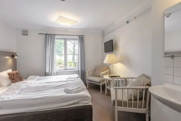 Tek Büyük veya İki Ayrı Yataklı Oda, Ortak Banyo