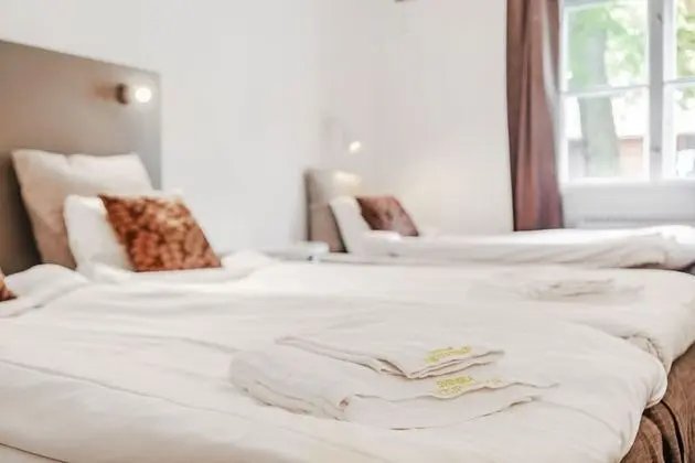 Tek Büyük veya İki Ayrı Yataklı Oda, Ortak Banyo