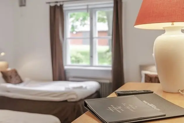 Tek Büyük veya İki Ayrı Yataklı Oda, Ortak Banyo