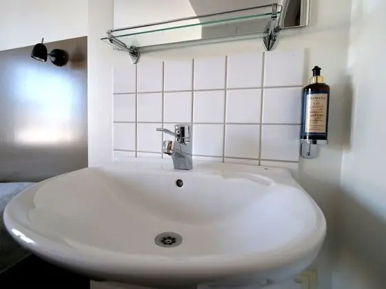 Tek Büyük veya İki Ayrı Yataklı Oda, Ortak Banyo