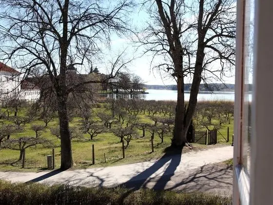 Üç Kişilik Oda, Ortak Banyo