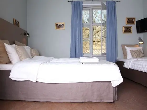 Üç Kişilik Oda, Ortak Banyo