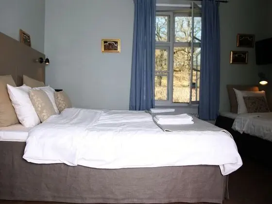 Üç Kişilik Oda, Ortak Banyo