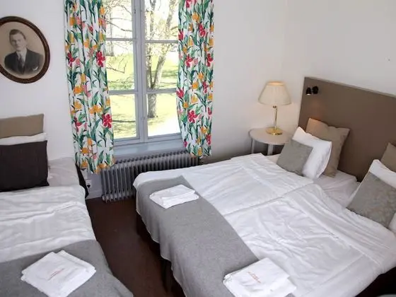 Üç Kişilik Oda, Ortak Banyo