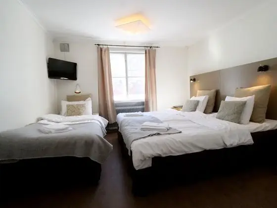 Üç Kişilik Oda, Ortak Banyo