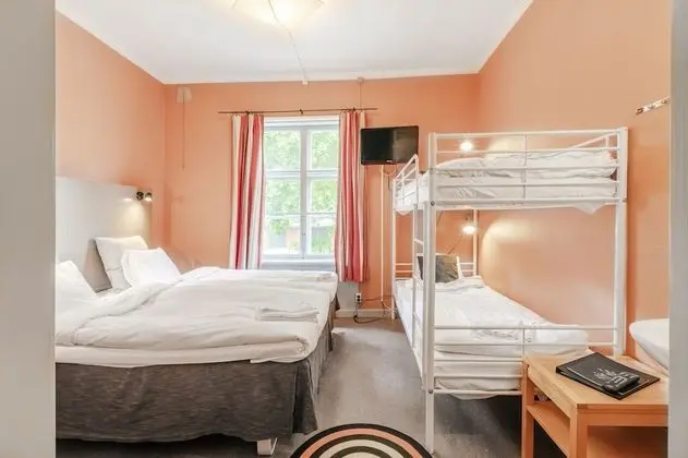 Üç Kişilik Oda, Ortak Banyo