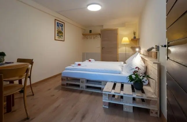 Basic Tek Büyük Yataklı Oda (Motel-Zimmer)