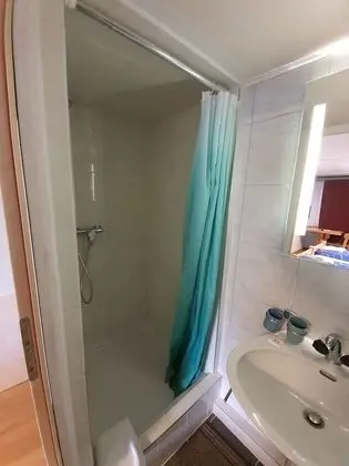 Basic Tek Büyük Yataklı Oda (Motel-Zimmer)