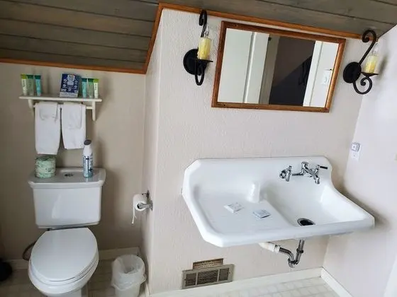 Oda, 1 Büyük (Queen) Boy Yatak, Sigara İçilmez, Özel Banyo