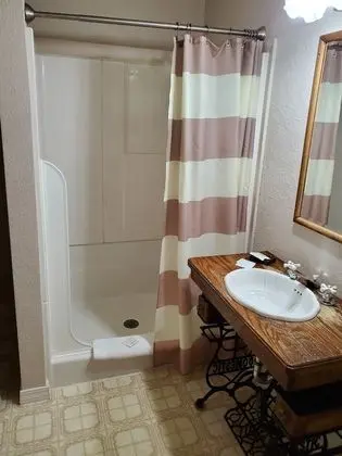 Oda, Birden Çok Yatak, Sigara İçilmez, Özel Banyo