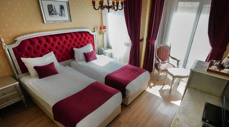 Deluxe Üç Kişilik Oda