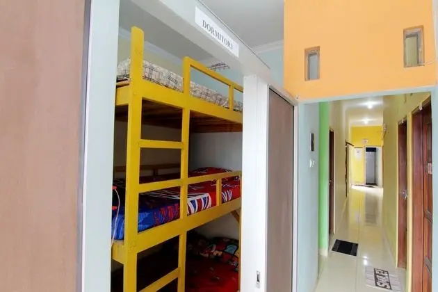 Ortak Ranzalı Oda, Sadece erkekler için, Ortak Banyo