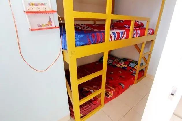 Ortak Ranzalı Oda, Sadece erkekler için, Ortak Banyo