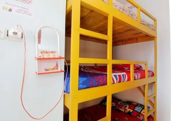 Ortak Ranzalı Oda, Sadece erkekler için, Ortak Banyo