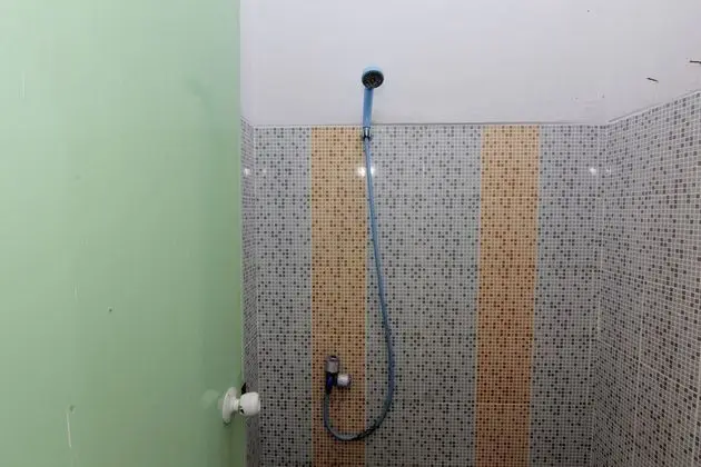 Ortak Ranzalı Oda, Sadece erkekler için, Ortak Banyo