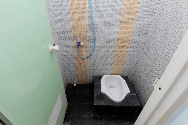 Ortak Ranzalı Oda, Sadece erkekler için, Ortak Banyo