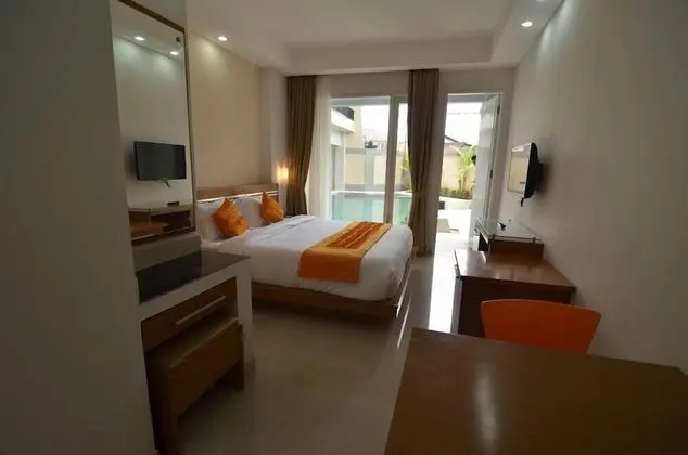 Deluxe Tek Büyük Yataklı Oda, Havuz Manzaralı