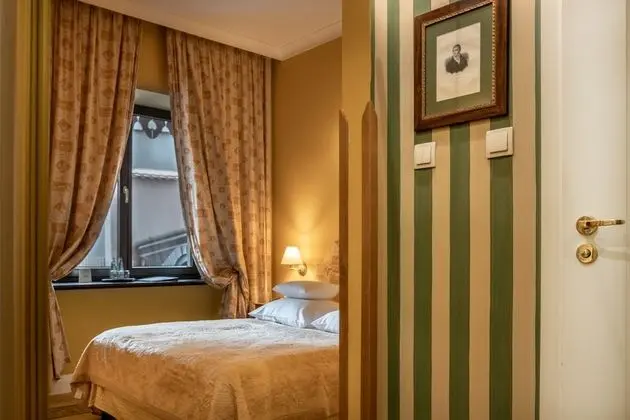 Standard Tek Büyük Yataklı Oda