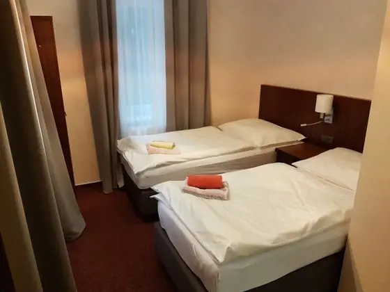 Büyük Yataklı Tek Kişilik Oda