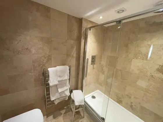 Üç Kişilik Oda, Banyolu/Duşlu