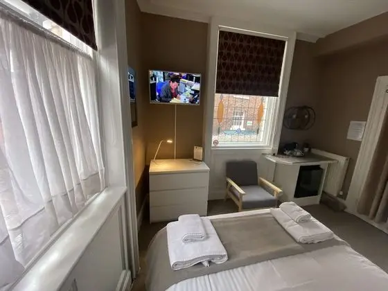 Economy Tek Büyük Yataklı Oda, Banyolu/Duşlu (Small Ground Floor)