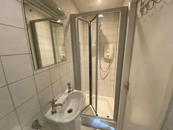 Tek Büyük Yataklı Oda, Banyolu/Duşlu