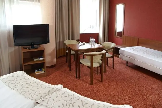 Üç Kişilik Oda