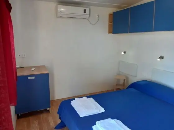 Tek Büyük veya İki Ayrı Yataklı Oda, Deniz Manzaralı