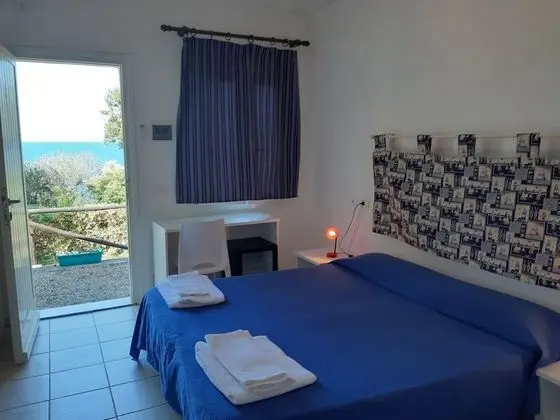 Üç Kişilik Oda, Deniz Manzaralı
