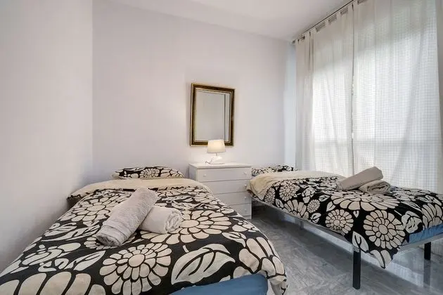 Apart Daire, 2 Yatak Odası, Sigara İçilmez, Havuz Manzaralı