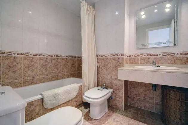 Apart Daire, 2 Yatak Odası, Sigara İçilmez, Havuz Manzaralı