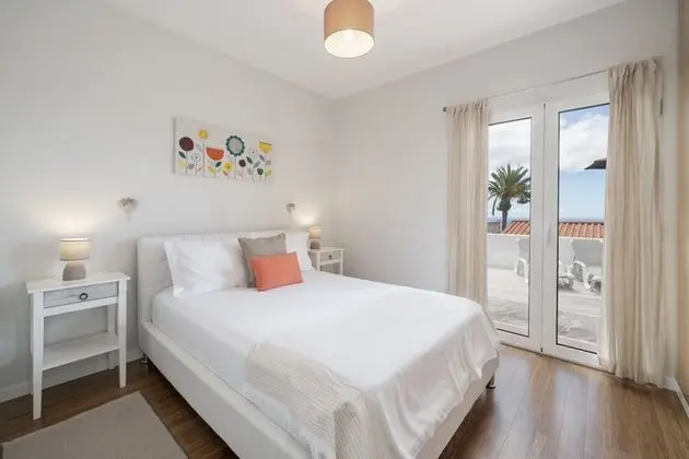 Basic Ev, 2 Büyük (Queen) Boy Yatak, Deniz Manzaralı