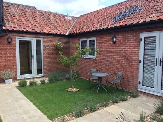 Deluxe Tek Büyük Yataklı Oda (Courtyard)