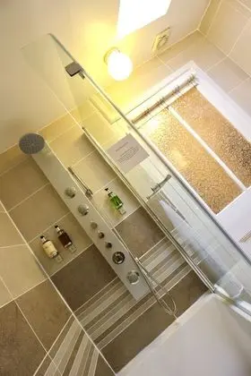 Tek Büyük veya İki Ayrı Yataklı Oda (Widdale Super King/Twin Bed)