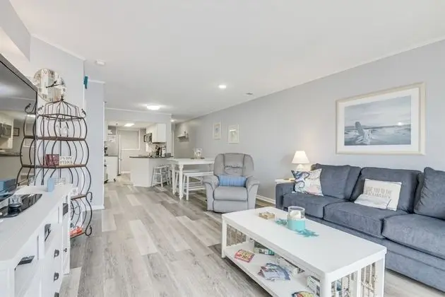 Daire (Grove Pointe 201)