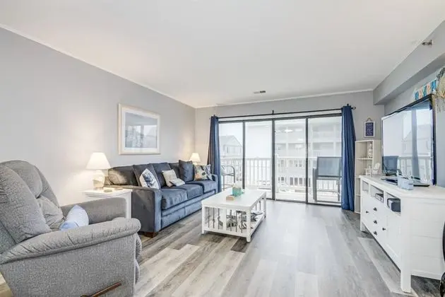 Daire (Grove Pointe 201)
