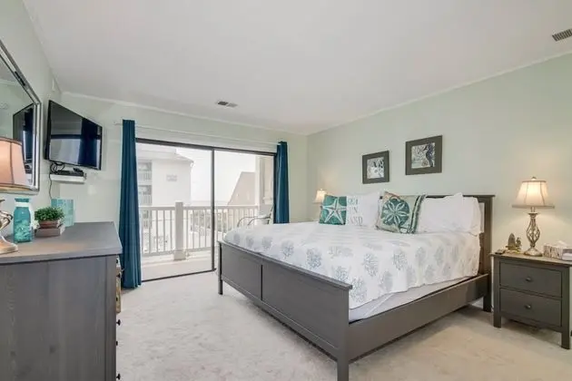 Daire (Grove Pointe 201)