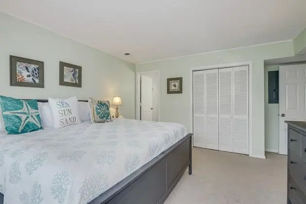 Daire (Grove Pointe 201)