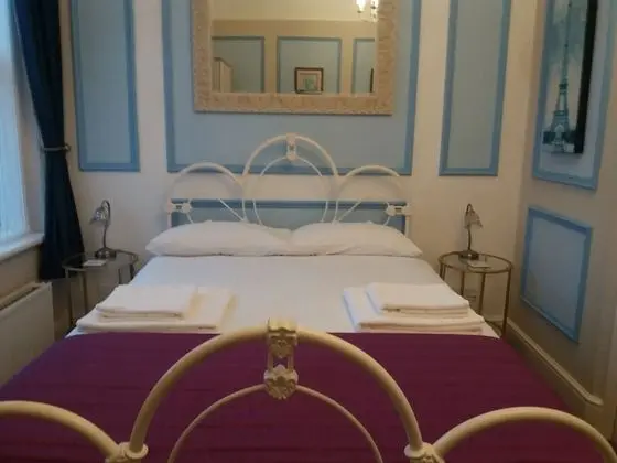 Tek Büyük Yataklı Oda (The Provençal Room Ensuite)